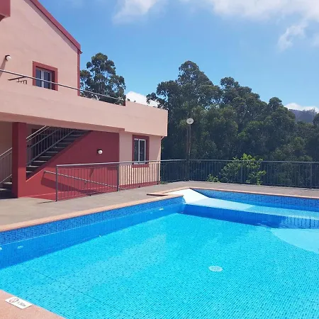 Comfortable With Shared Pool In Prazeres 150 M² * Campanário