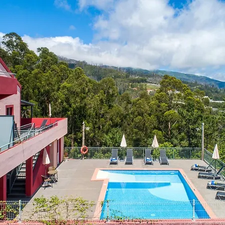 Comfortable With Shared Pool In Prazeres 150 M²