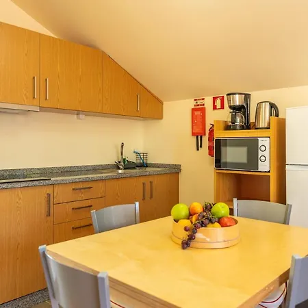 Comfortable With Shared Pool In Prazeres, 150 M² Apartamento