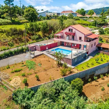شقة Comfortable With Shared Pool In Prazeres 150 M² Campanário