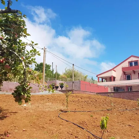 Comfortable With Shared Pool In Prazeres, 150 M² דירה