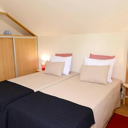 Comfortable With Shared Pool In Prazeres, 150 M² דירה *