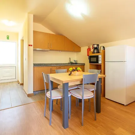 דירה Comfortable With Shared Pool In Prazeres, 150 M²