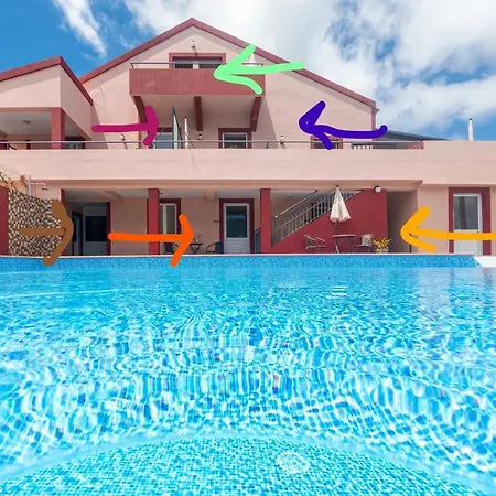Apartamento Comfortable With Shared Pool In Prazeres, 150 M²