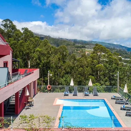 Comfortable With Shared Pool In Prazeres, 150 M²