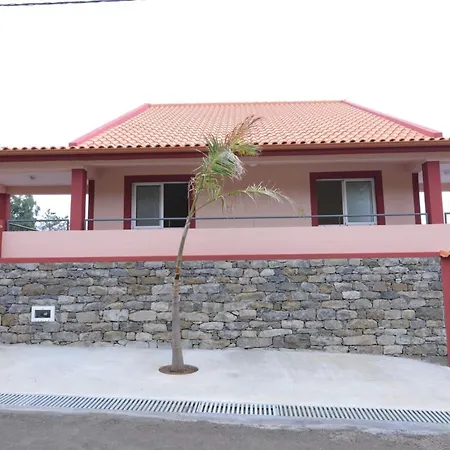 Apartamento Comfortable With Shared Pool In Prazeres, 150 M² Campanário
