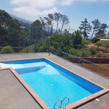 Comfortable With Shared Pool In Prazeres, 150 M² Campanário