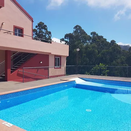 Comfortable With Shared Pool In Prazeres, 150 M²
