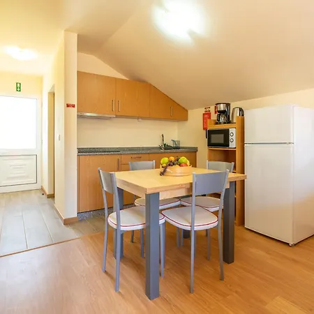 Comfortable With Shared Pool In Prazeres, 150 M²