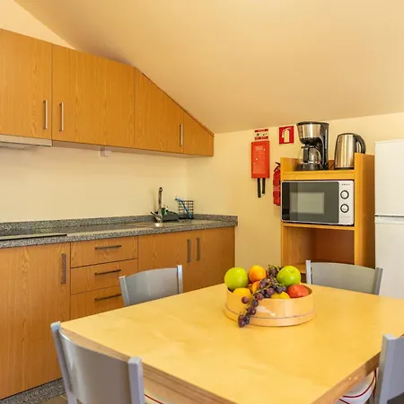 Comfortable With Shared Pool In Prazeres, 150 M² Campanário