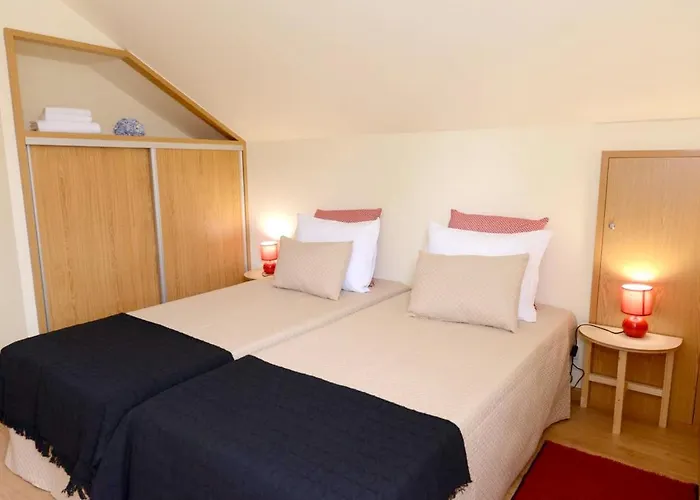 Comfortable With Shared Pool In Prazeres, 150 M² Appartamento *