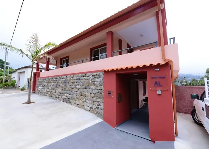 Comfortable With Shared Pool In Prazeres, 150 M² * Campanário