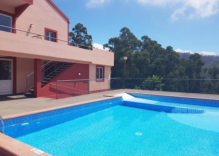 Comfortable With Shared Pool In Prazeres, 150 M² * Campanário