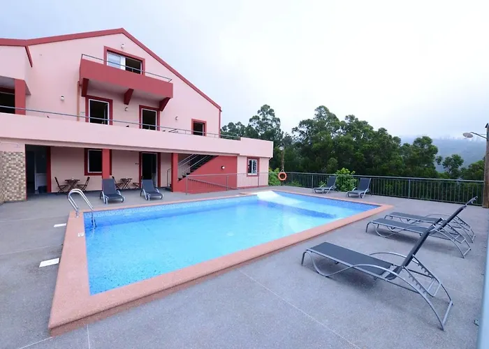 Comfortable With Shared Pool In Prazeres, 150 M² Apartmán Campanário