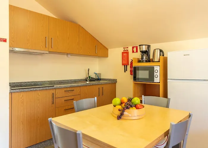 Comfortable With Shared Pool In Prazeres, 150 M² Appartamento