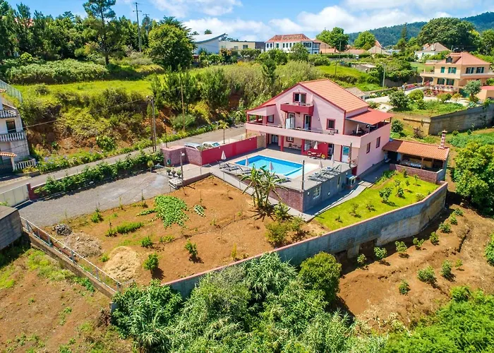 Apartmán Comfortable With Shared Pool In Prazeres, 150 M² Campanário