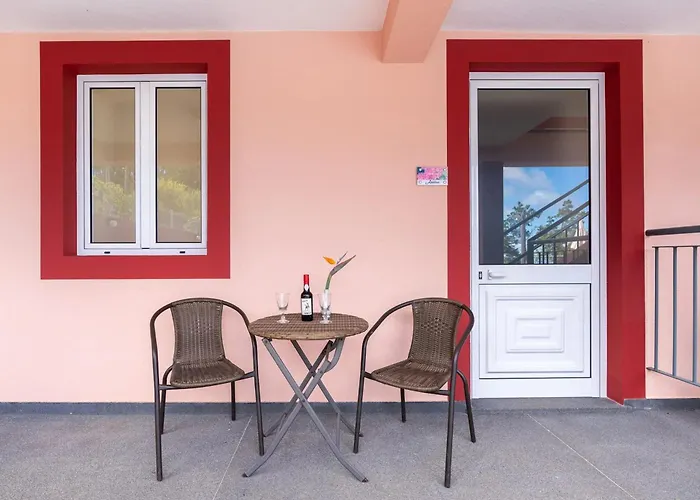 Comfortable With Shared Pool In Prazeres, 150 M² Apartmán *